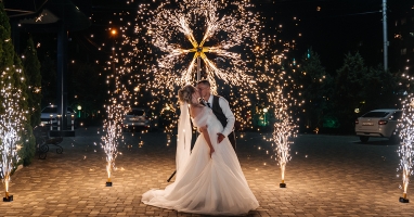 На территории можно устраивать пиротехнические шоу